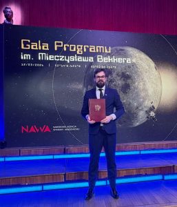 Andrzej Głuchowski z dyplomem na Gali Programu im. Mieczysława Bekkera